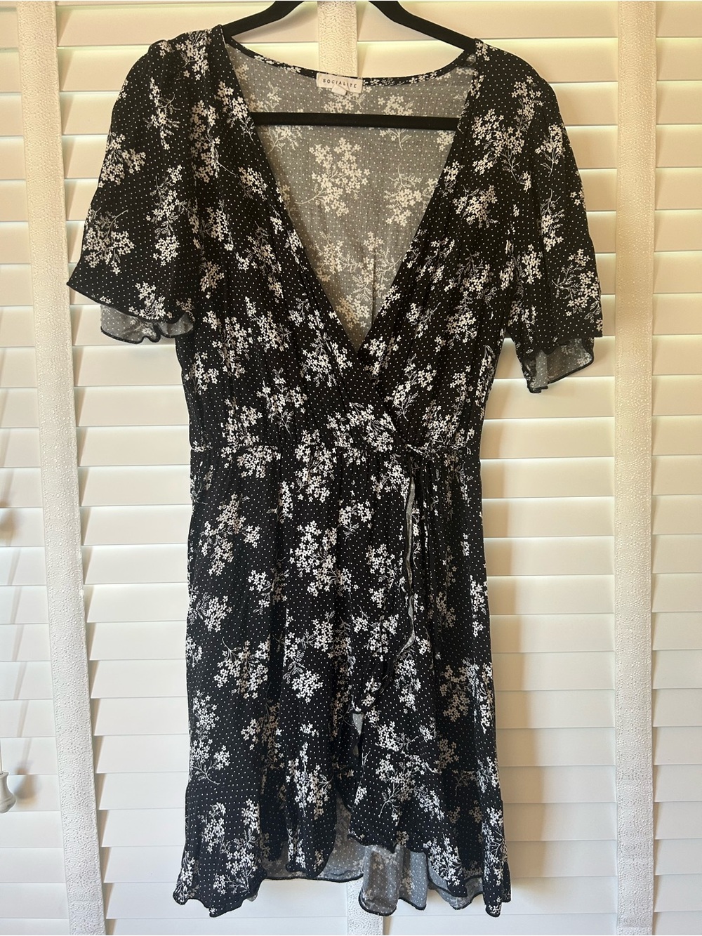 Socialite Dress Mini Black White Floral Faux Wrap Flutter Medium